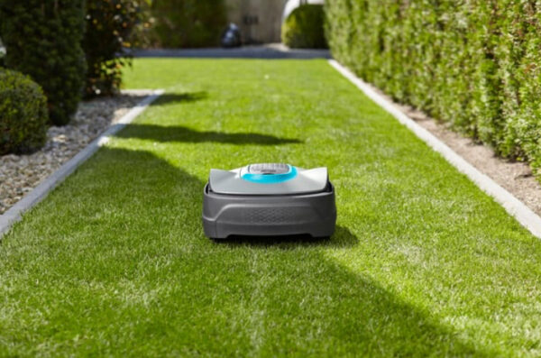GARDENA smart SILENO city 500. Tondeuse robot connectée. 500m². Tond sous la pluie. Capteur de gel. Nettoyage à l’eau. Ultra-silencieuse – Image 3